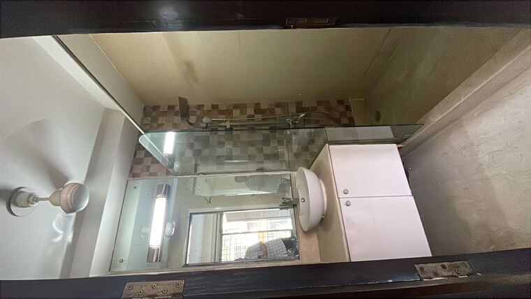 Bathroom, greater kailash ii 3 Bedroom 250 Sq.Yd. Builder Floor In Greater Kailash ii Delhi 10481887