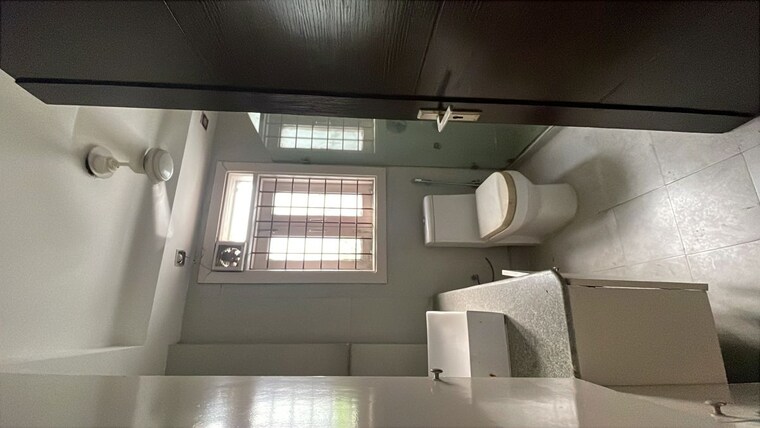 Bathroom, greater kailash ii 3 Bedroom 250 Sq.Yd. Builder Floor In Greater Kailash ii Delhi 10481887