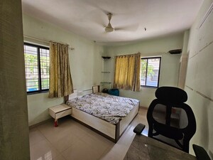 Bedroom in 3.5 BHK Apartment at Madhuban Society, Vishrantwadi – for Rent