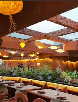 Furnished Amenities in  Showroom at Andheri West – for Sale