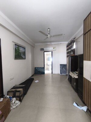Room in 5 BHK Apartment at Ambala Highway – for Rent