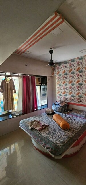 Bedroom in 2.5 BHK Apartment at Shah Arcade II, Malad East – for Rent