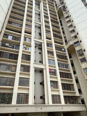 2 BHK Apartment For Rent in Raheja Tipco Heights, Malad East