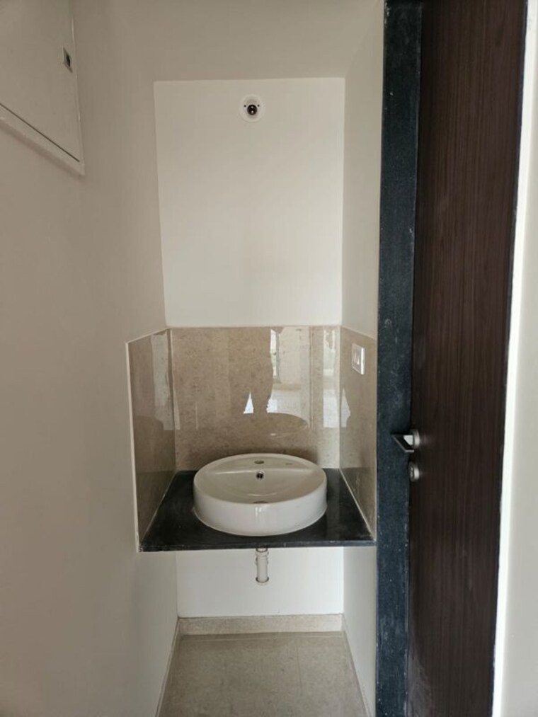 Bathroom, goyal-my-home-upper-kharadi 3 Bedroom 900 Sq.Ft. Apartment In Wagholi Pune 10481954