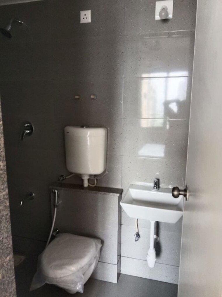 Bathroom, sun-footprints 2 Bedroom 900 Sq.Ft. Apartment In Shela Ahmedabad 10482071