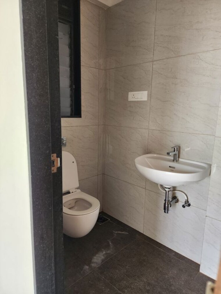 Bathroom, dgs-sheetal-usha 1 Bedroom 425 Sq.Ft. Apartment In Malad West Mumbai 10482070
