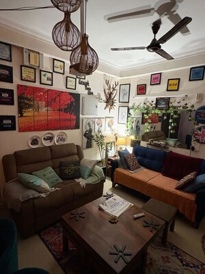 Living Room in 2.5 BHK Apartment at Amrapali Silicon City, Sector 76 – for Rent