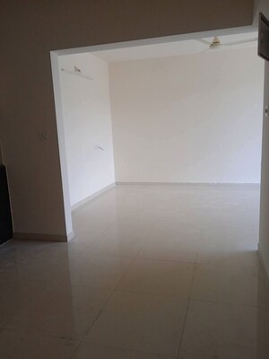 Room in 2 BHK Apartment at Mantra 29 Gold Coast Phase 3, Tingre Nagar – for Rent