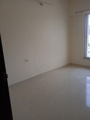 Room in 2 BHK Apartment at Mantra 29 Gold Coast Phase 3, Tingre Nagar – for Rent