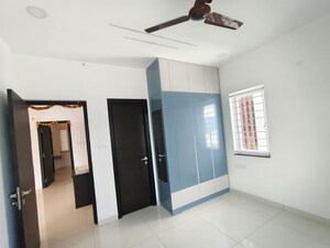 Room in 3 BHK Apartment at Aparna Zenon, Puppalaguda – for Rent