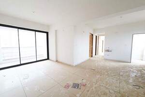 Room in 3 BHK Apartment at Ellisbridge – for Sale