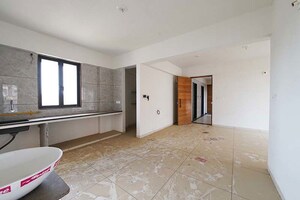 Room in 3 BHK Apartment at Ellisbridge – for Sale