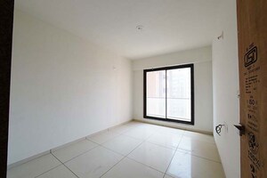 Room in 3 BHK Apartment at Ellisbridge – for Sale