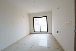 Room in 3 BHK Apartment at Ellisbridge – for Sale
