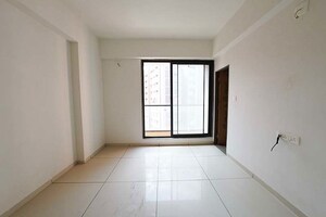 Room in 3 BHK Apartment at Ellisbridge – for Sale
