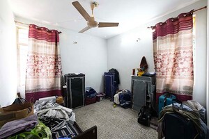 Room in 2 BHK Apartment at Ellisbridge – for Sale