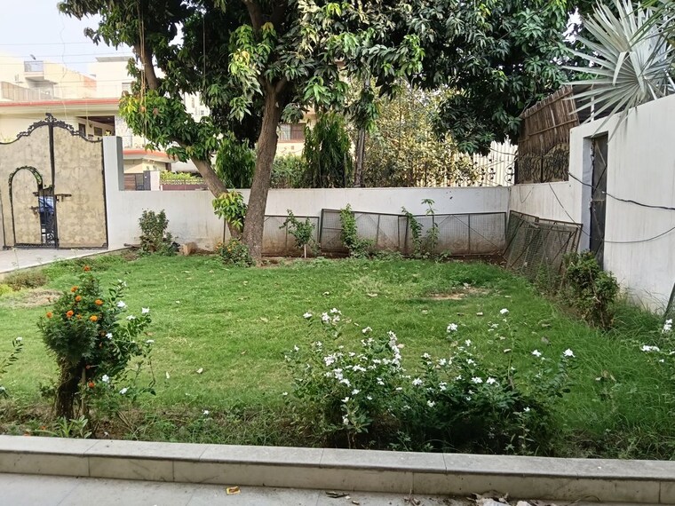 Balcony, sector 23 2 Bedroom 1200 Sq.Ft. Villa In Sector 23 Gurgaon 10482221