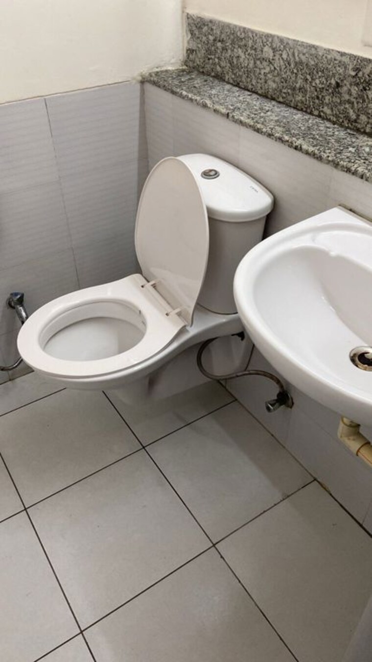 Bathroom, supertech-czar-suites 1 RK 535 Sq.Ft. Apartment In Omicron I Greater Noida Greater Noida 10480446