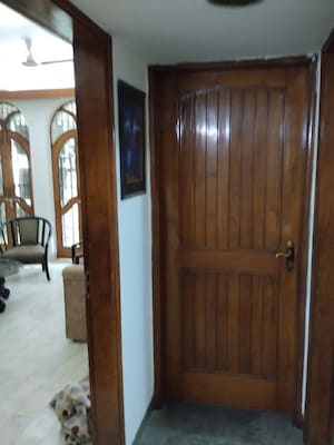 Furnished Amenities in 3 BHK Apartment at Malviya Nagar – for Rent