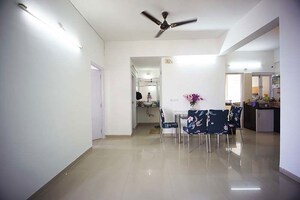 Room in 2 BHK Apartment at Ellisbridge – for Sale