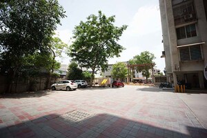 Parking in 2 BHK Apartment at Ellisbridge – for Sale