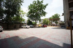 Parking in 2 BHK Apartment at Ellisbridge – for Sale