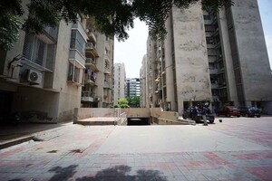 2 BHK Apartment – Exterior View View at Ellisbridge - for Sale