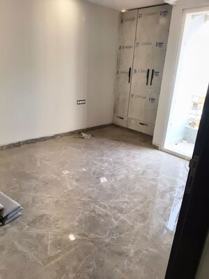 Room in 3 BHK Builder Floor at Sector 22 – for Rent