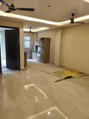 Room in 3 BHK Builder Floor at Sector 22 – for Rent