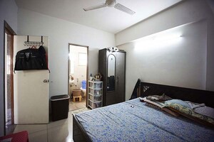 Bedroom in 2 BHK Apartment at Ellisbridge – for Sale