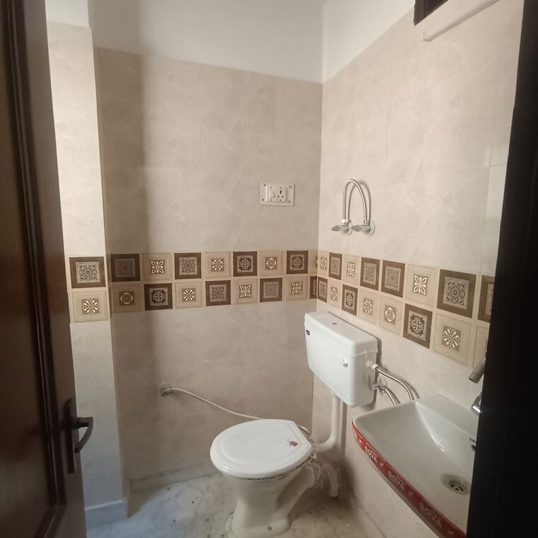Bathroom, kalkaji 3 Bedroom 1800 Sq.Ft. Builder Floor In Kalkaji Delhi 10482251