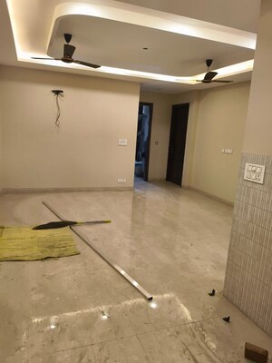 Room in 3 BHK Builder Floor at Palam Vihar – for Rent