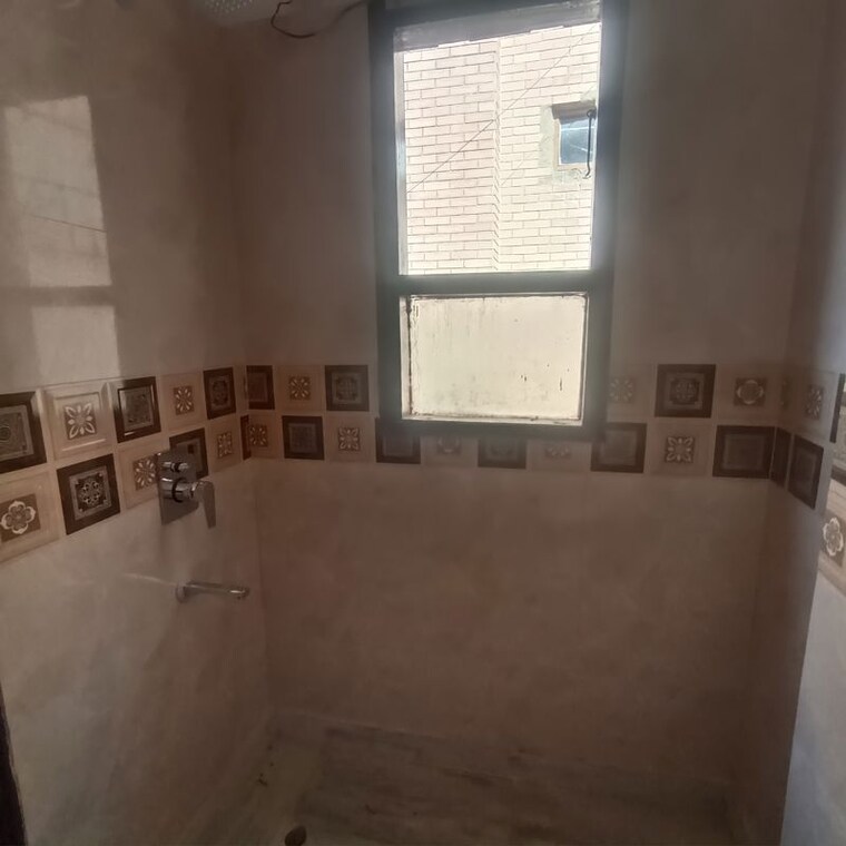 Bathroom, kalkaji 3 Bedroom 1800 Sq.Ft. Builder Floor In Kalkaji Delhi 10480309