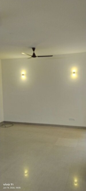 Room in 3.5 BHK Apartment at Emaar Emerald Estate, Sector 65 – for Rent
