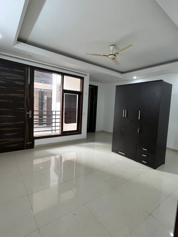 Room in 3 BHK Builder Floor at Sector 22 – for Rent
