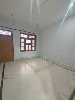 1 BHK + Servant Room Builder Floor For Rent in Sector 22