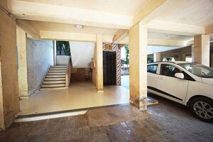 Parking in 3 BHK Apartment at Ellisbridge – for Sale