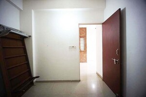 Room in 3 BHK Apartment at Ellisbridge – for Sale