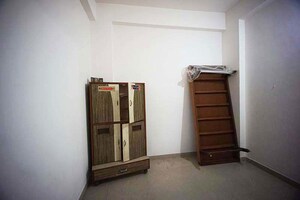 Room in 3 BHK Apartment at Ellisbridge – for Sale