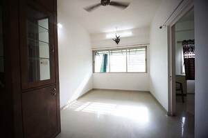 Room in 3 BHK Apartment at Ellisbridge – for Sale