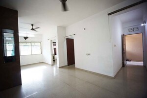 Room in 3 BHK Apartment at Ellisbridge – for Sale