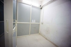 Room in  Shop at Sargasan – for Rent