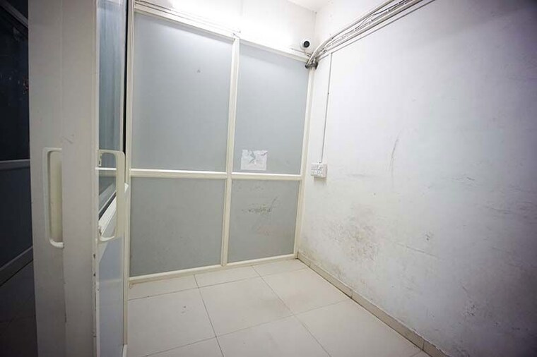 Room, sargasan Commercial Shop 655 Sq.Ft. In Sargasan Gandhinagar 10482357