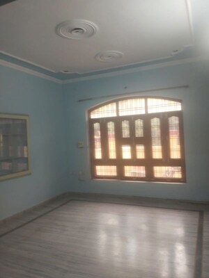 Parking in 5 BHK Villa at Gomti Nagar – for Rent