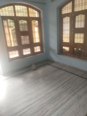 Room in 5 BHK Villa at Gomti Nagar – for Rent