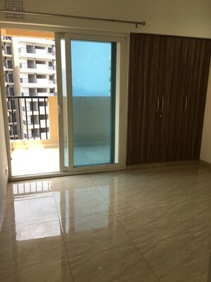 Room in 2 BHK Apartment at Ajnara Homes, Sector 16b Greater Noida – for Sale