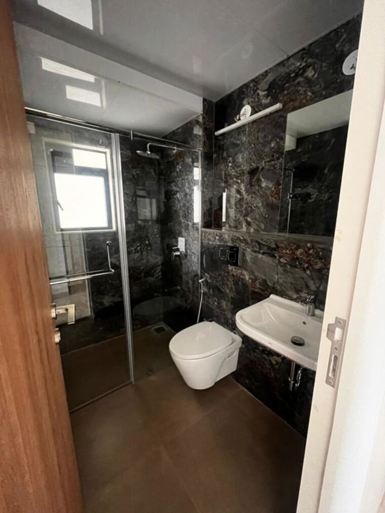 Bathroom, dosti-eastern-bay-phase-3 3.5 Bedroom 1155 Sq.Ft. Apartment In Wadala Mumbai 10482383