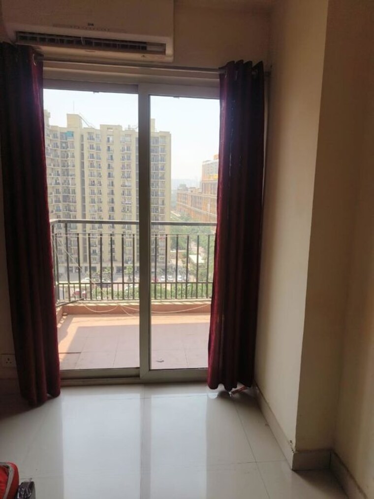 Room, maxblis-grand-kingston 1 Bedroom 650 Sq.Ft. Apartment In Sector 75 Noida 10482398