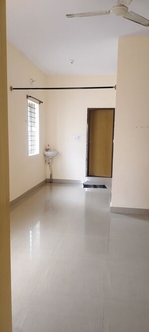 Room in 1 BHK Builder Floor at Jeevan Bima Nagar – for Rent