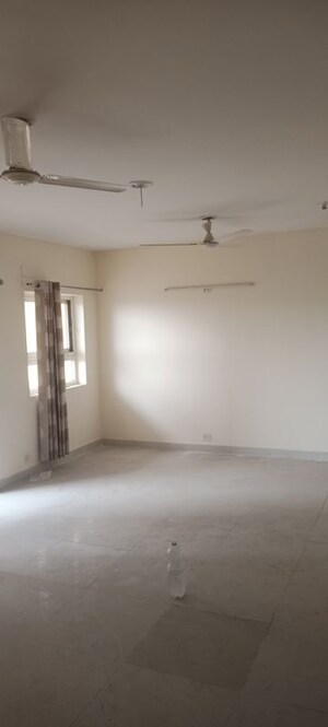 Room in 3 BHK Apartment at BPTP The Resort, Sector 75 – for Rent